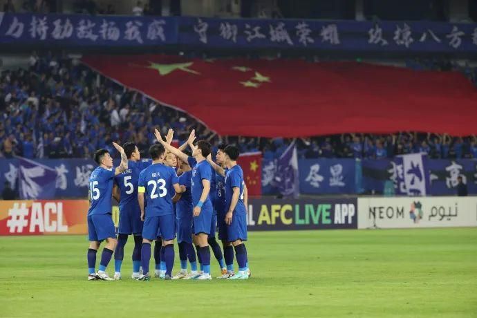 上半场比赛结束，纽卡斯尔1-1诺丁汉森林。